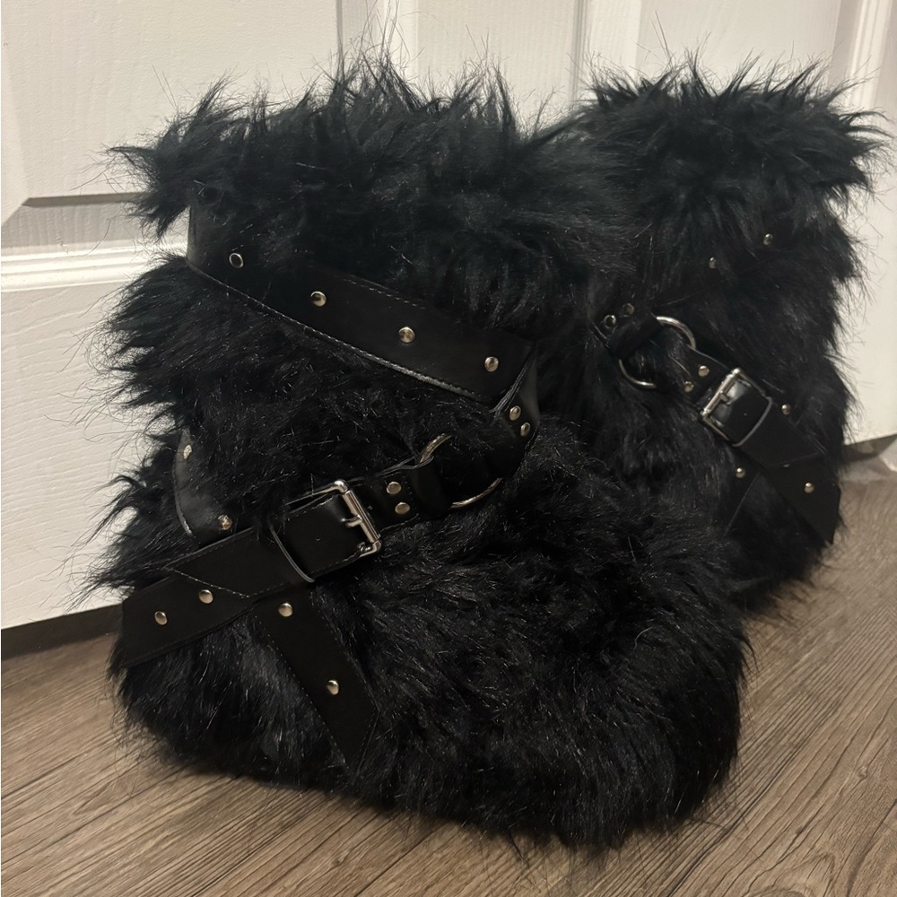 NWOB Dolls Kill / Club Exx Low Wild Instincts Black Faux Fur Boots